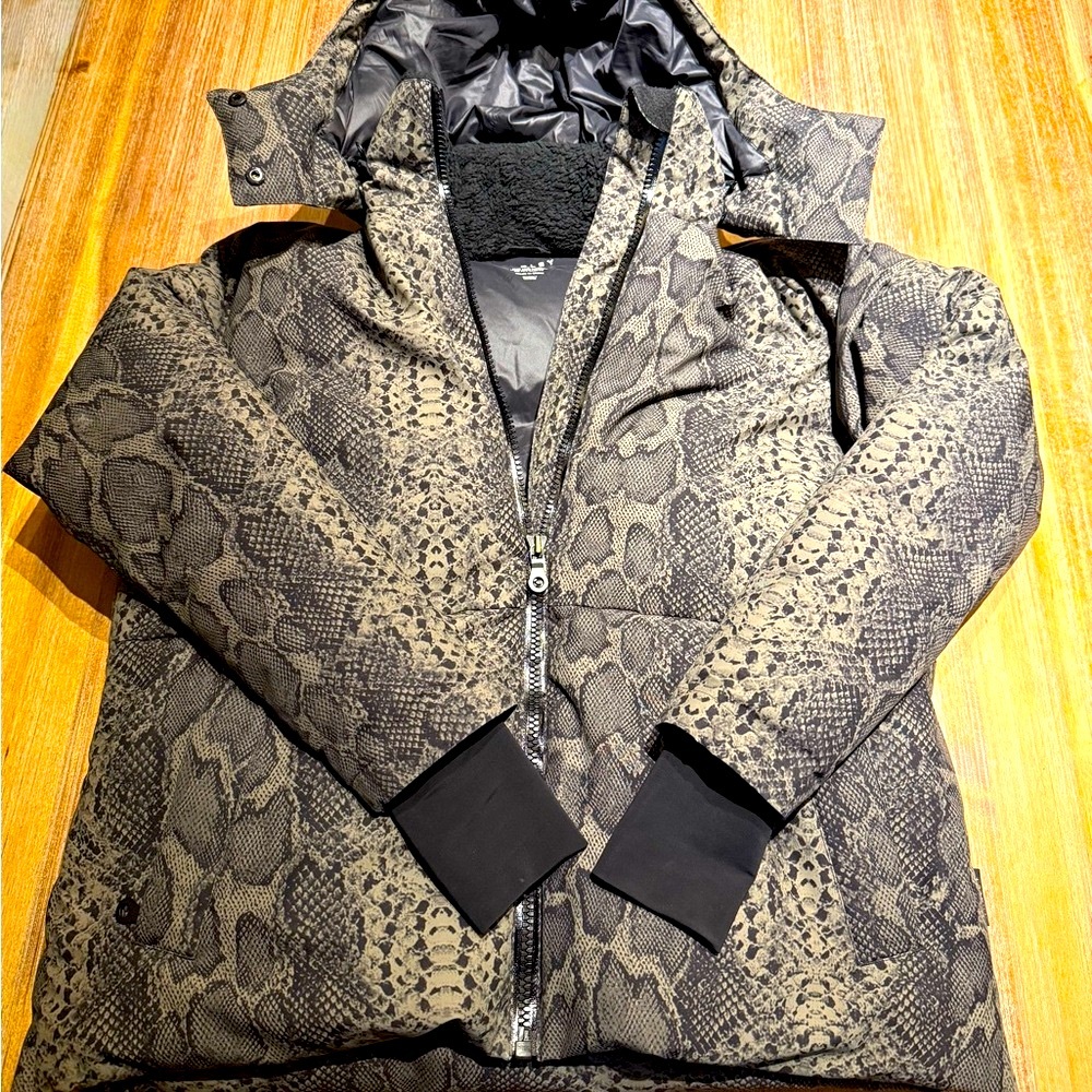 Varley Dorothy Ski Jacket, Size: Small. Down-filled!